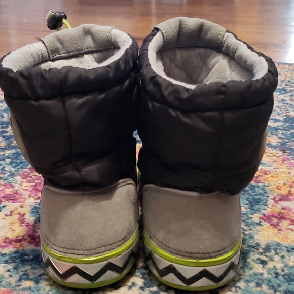 SOLD Bundle of Boys boots - Picture 5 of 7